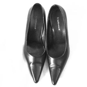 Black pump size 10